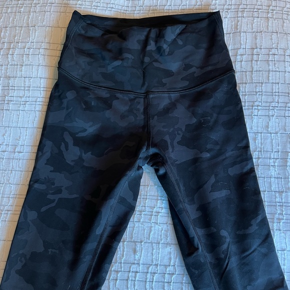 WUNDER TRAIN HIGH-RISE TIGHT 25"
Incognito Camo Multi Grey - Picture 5 of 6